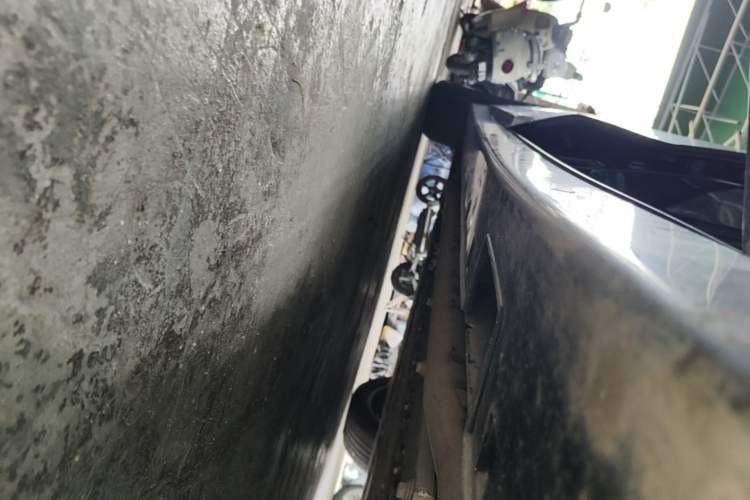 Used VOYAH Dream 2025 PHEV Four-Wheel Drive Prestige Kunpeng Edition Right Side Sill