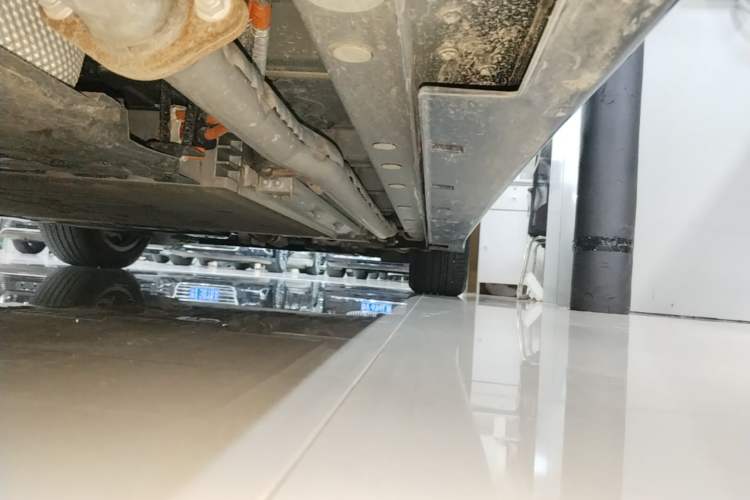Used VOYAH Dream 2025 PHEV Four-Wheel Drive Excellence Kunpeng Edition Right Side Sill