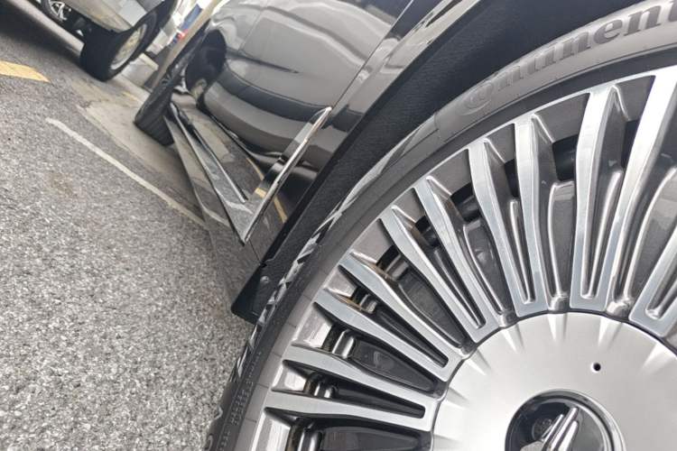 Used VOYAH Dream 2025 PHEV Four-Wheel Drive Prestige Kunpeng Edition Right Side Sill