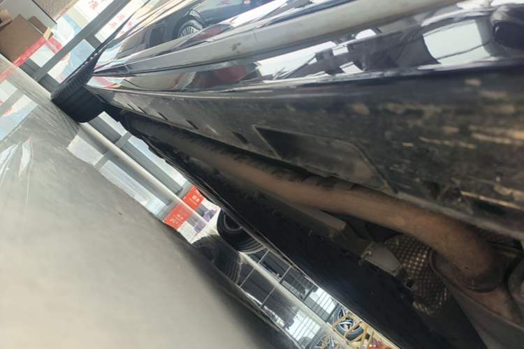 Used VOYAH Dream 2025 PHEV Four-Wheel-Drive Flagship Kunpeng Edition Right Side Sill