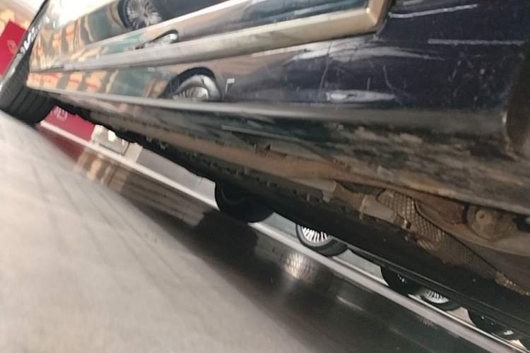 Used VOYAH Dream 2025 PHEV Four-Wheel-Drive Flagship Kunpeng Edition Right Side Sill