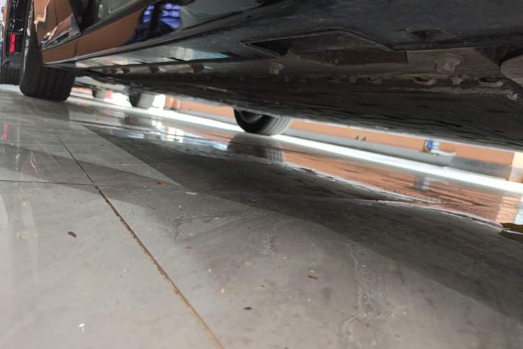 Used VOYAH Dream 2025 EV Four-Wheel-Drive Flagship Qiankun Version Right Side Sill