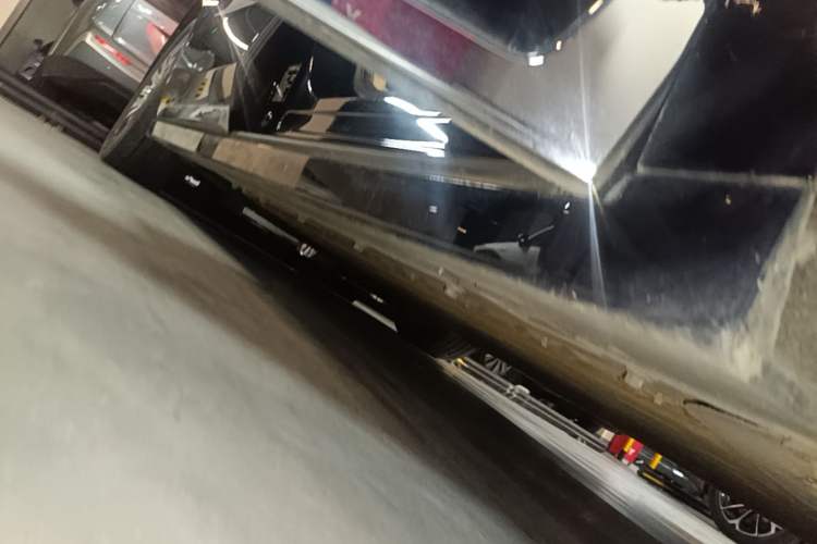 Used VOYAH Dream 2025 EV Four-Wheel Drive Prestige Qiankun Edition Right Side Sill