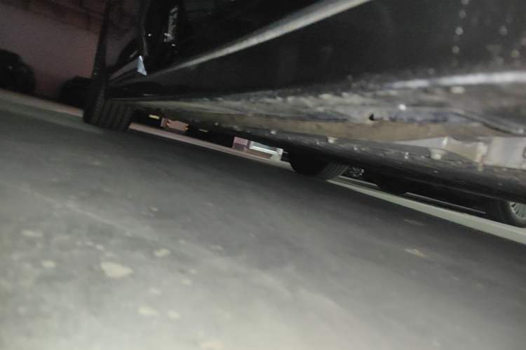Used VOYAH Dream 2025 PHEV Four-Wheel-Drive Flagship Kunpeng Edition Right Side Sill