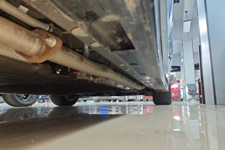 Used VOYAH Dream 2025 PHEV Four-Wheel Drive Excellence Kunpeng Edition Right Side Sill