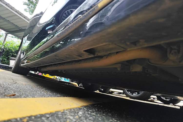 Used VOYAH Dream 2025 PHEV Four-Wheel-Drive Flagship Version – Qiankun Edition Right Side Sill
