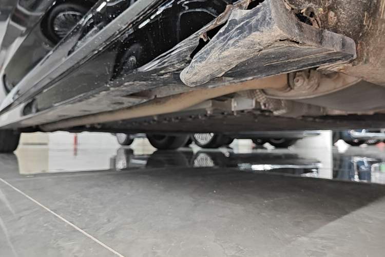 Used VOYAH Dream 2025 PHEV Four-Wheel-Drive Flagship Kunpeng Edition Right Side Sill