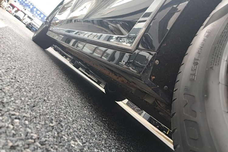Used VOYAH Dream 2025 PHEV Four-Wheel Drive Prestige Qiankun Edition Right Side Sill