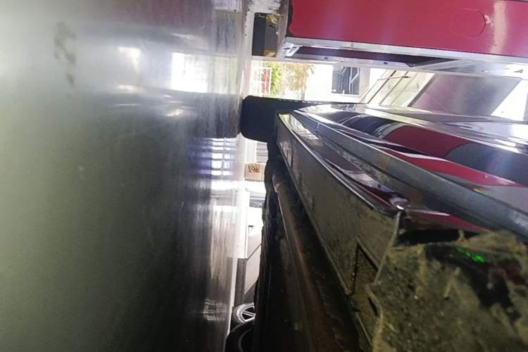 Used VOYAH Dream 2025 PHEV Four-Wheel Drive Prestige Kunpeng Edition Right Side Sill