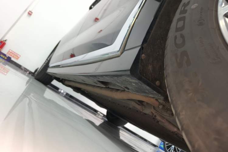 Used VOYAH Dream 2025 PHEV Four-Wheel-Drive Flagship Kunpeng Edition Right Side Sill