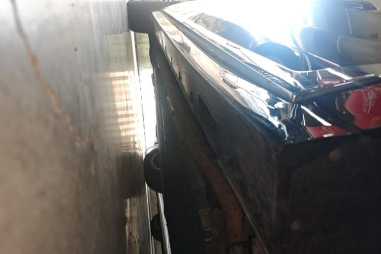Used VOYAH Dream 2025 PHEV Four-Wheel-Drive Flagship Kunpeng Edition Right Side Sill