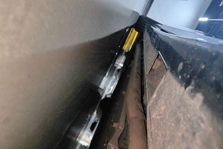 Used VOYAH Dream 2025 PHEV Four-Wheel-Drive Flagship Kunpeng Edition Right Side Sill