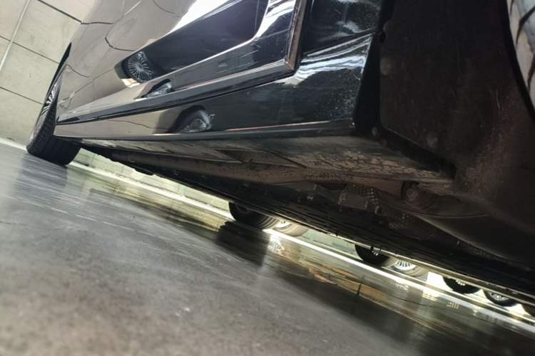 Used VOYAH Dream 2025 PHEV Four-Wheel-Drive Flagship Version – Qiankun Edition Right Side Sill
