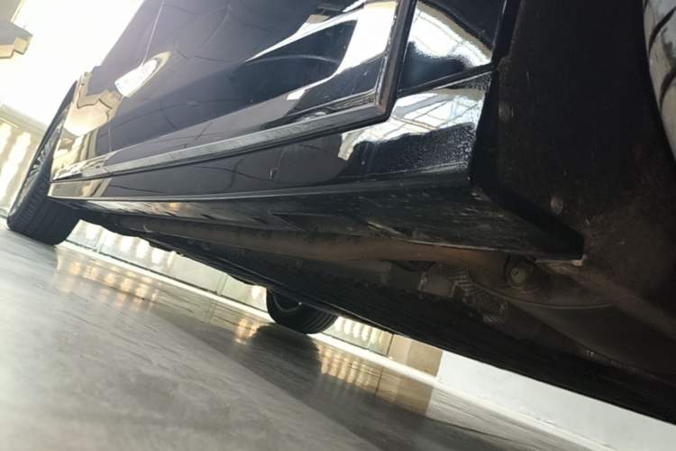Used VOYAH Dream 2025 PHEV Four-Wheel Drive Excellence Qiankun Edition Right Side Sill