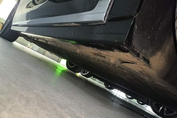 Used VOYAH Dream 2025 EV Four-Wheel-Drive Flagship Qiankun Version Right Side Sill