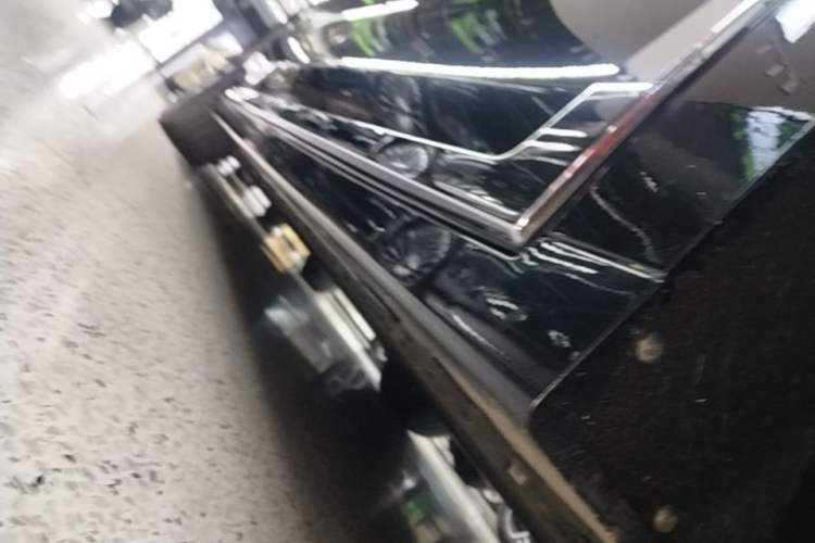 Used VOYAH Dream 2025 EV Long-range Century Edition Right Side Sill