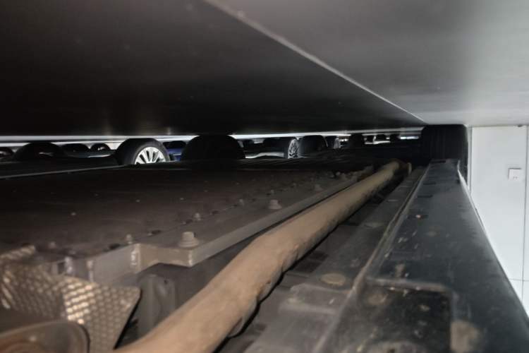 Used VOYAH Dream 2025 PHEV Four-Wheel Drive Prestige Kunpeng Edition Right Side Sill