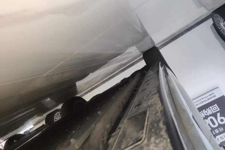 Used VOYAH Dream 2025 PHEV Four-Wheel Drive Prestige Kunpeng Edition Right Side Sill