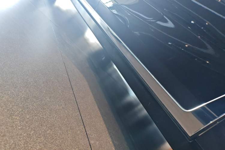 Used VOYAH Dream 2025 PHEV Four-Wheel-Drive Flagship Version – Qiankun Edition Right Side Sill