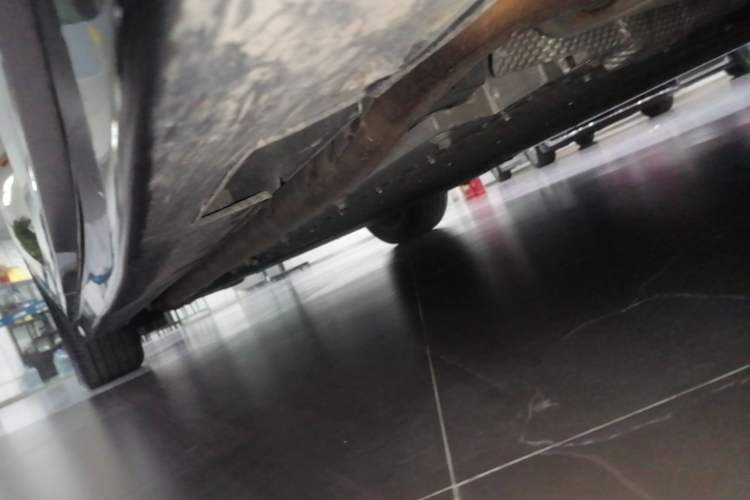 Used VOYAH Dream 2025 PHEV Four-Wheel-Drive Flagship Kunpeng Edition Right Side Sill