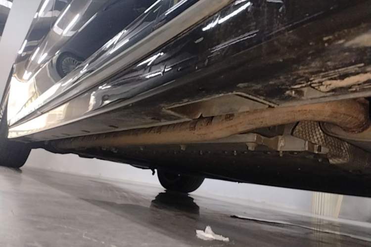 Used VOYAH Dream 2025 PHEV Four-Wheel Drive Prestige Kunpeng Edition Right Side Sill