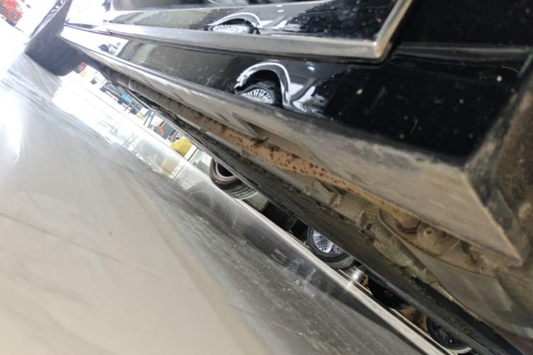 Used VOYAH Dream 2025 PHEV Four-Wheel Drive Prestige Qiankun Edition Right Side Sill