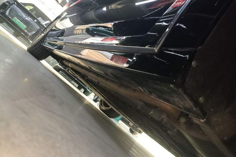 Used VOYAH Dream 2025 PHEV Four-Wheel Drive Excellence Qiankun Edition Right Side Sill