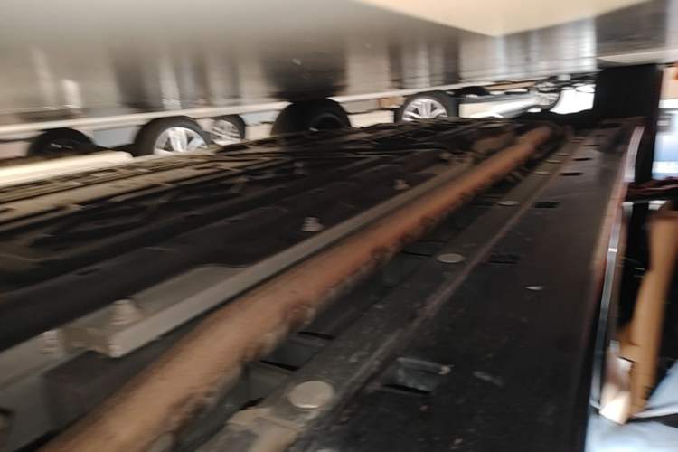 Used VOYAH Dream 2025 PHEV Four-Wheel Drive Prestige Kunpeng Edition Right Side Sill