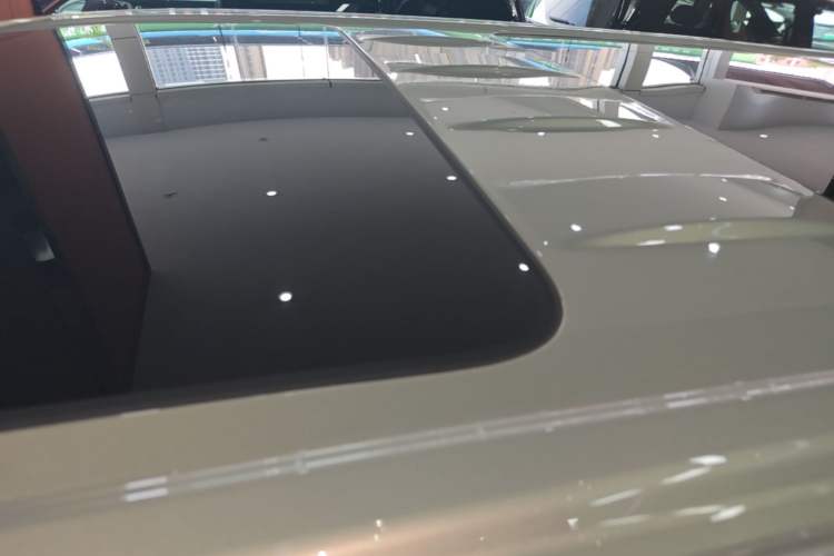 Used VOYAH Dream 2025 EV Four-Wheel-Drive Flagship Qiankun Version Roof