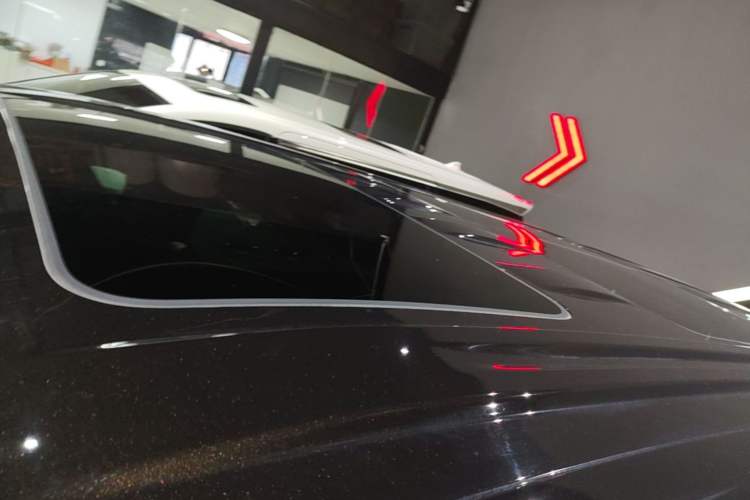 Used VOYAH Dream 2025 PHEV Four-Wheel-Drive Flagship Kunpeng Edition Roof
