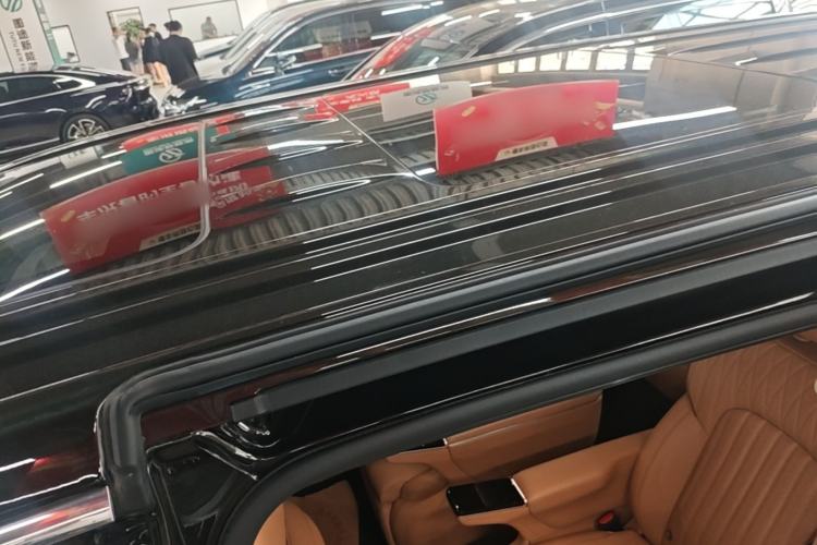 Used VOYAH Dream 2025 PHEV Four-Wheel-Drive Flagship Kunpeng Edition Roof