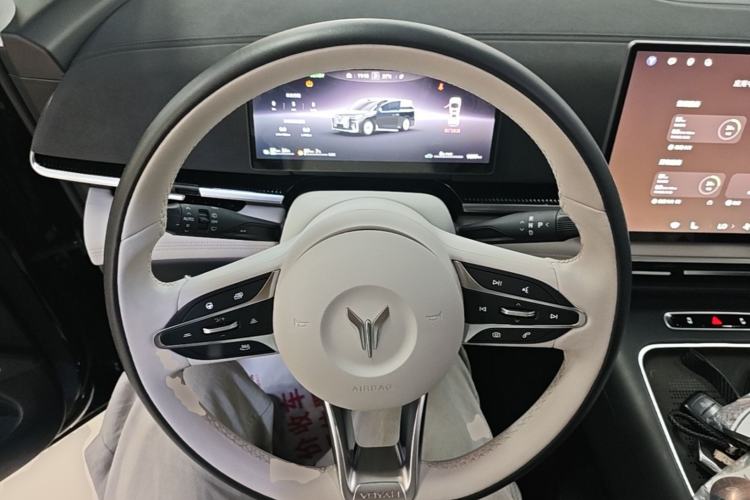 Used VOYAH Dream 2025 PHEV Four-Wheel Drive Prestige Qiankun Edition Steering Wheel