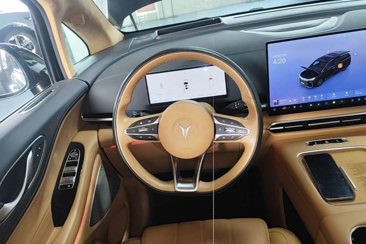 Used VOYAH Dream 2025 PHEV Four-Wheel-Drive Flagship Kunpeng Edition Steering Wheel