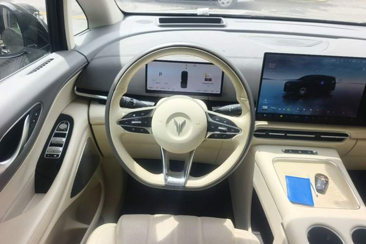 Used VOYAH Dream 2025 PHEV Four-Wheel Drive Prestige Kunpeng Edition Steering Wheel