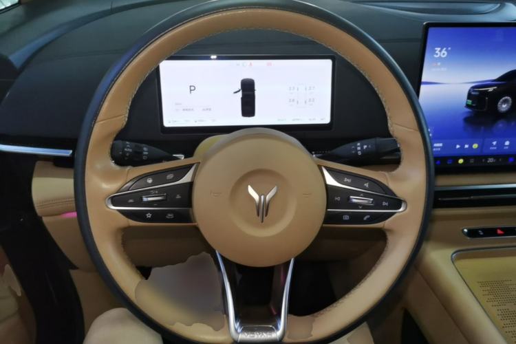 Used VOYAH Dream 2025 PHEV Four-Wheel Drive Prestige Kunpeng Edition Steering Wheel