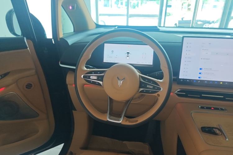 Used VOYAH Dream 2025 PHEV Four-Wheel Drive Prestige Kunpeng Edition Steering Wheel