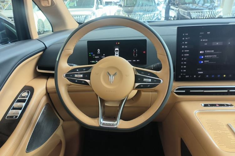 Used VOYAH Dream 2025 PHEV Four-Wheel-Drive Flagship Kunpeng Edition Steering Wheel