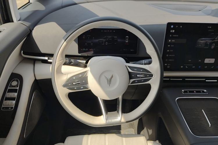 Used VOYAH Dream 2025 PHEV Four-Wheel Drive Prestige Qiankun Edition Steering Wheel