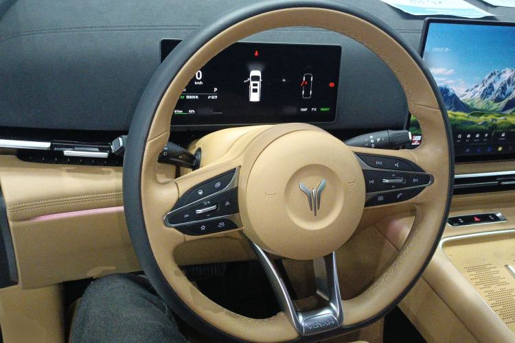 Used VOYAH Dream 2025 PHEV Four-Wheel-Drive Flagship Kunpeng Edition Steering Wheel