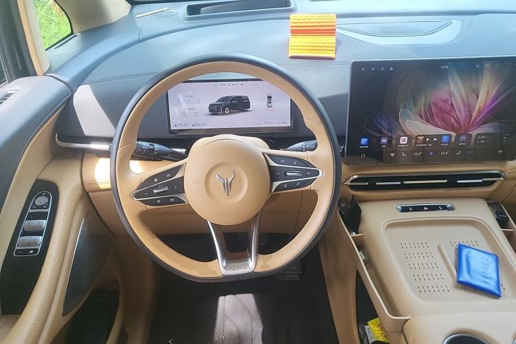 Used VOYAH Dream 2025 PHEV Four-Wheel-Drive Flagship Version – Qiankun Edition Steering Wheel