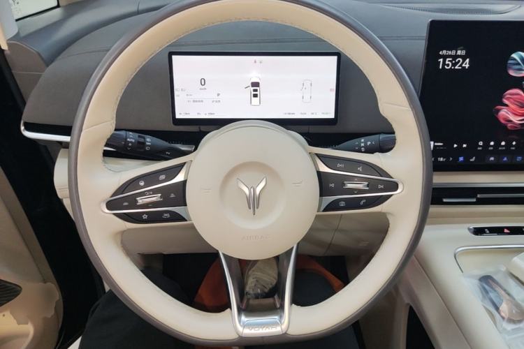 Used VOYAH Dream 2025 PHEV Four-Wheel-Drive Flagship Kunpeng Edition Steering Wheel