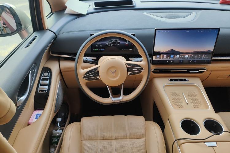 Used VOYAH Dream 2025 PHEV Four-Wheel-Drive Flagship Version – Qiankun Edition Steering Wheel