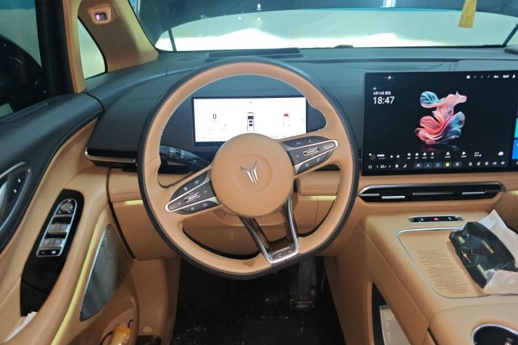 Used VOYAH Dream 2025 PHEV Four-Wheel Drive Prestige Kunpeng Edition Steering Wheel