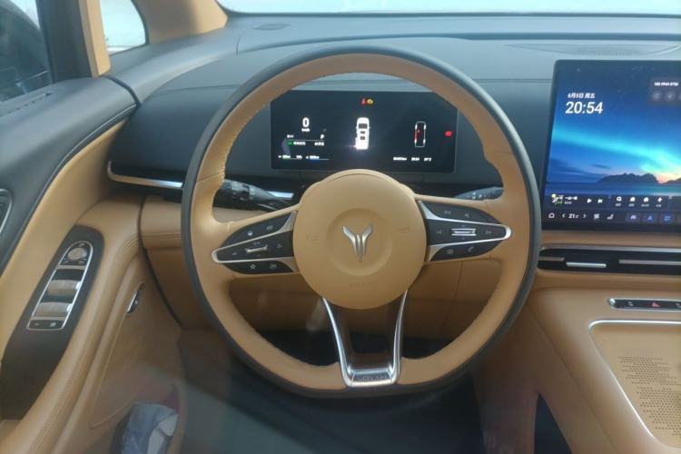 Used VOYAH Dream 2025 PHEV Four-Wheel Drive Excellence Kunpeng Edition Steering Wheel