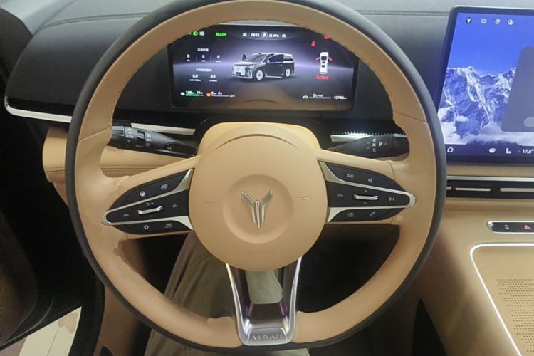Used VOYAH Dream 2025 PHEV Four-Wheel Drive Prestige Qiankun Edition Steering Wheel