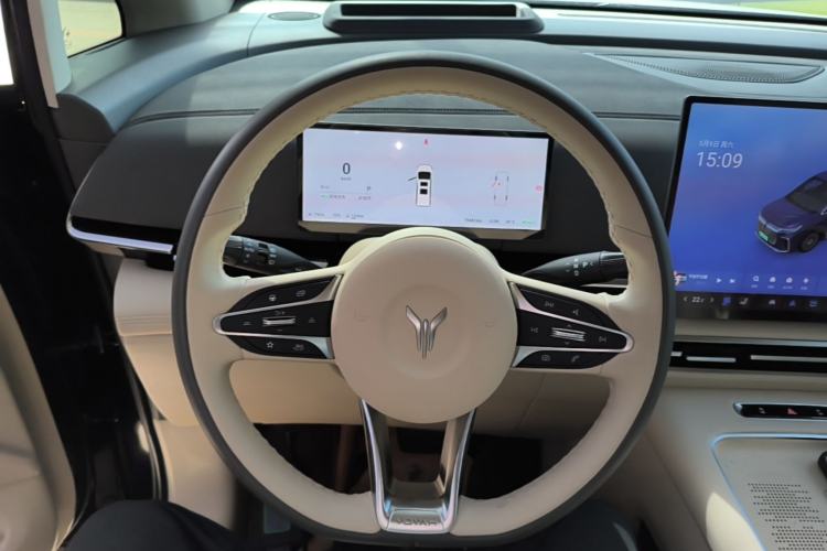 Used VOYAH Dream 2025 PHEV Four-Wheel Drive Prestige Kunpeng Edition Steering Wheel
