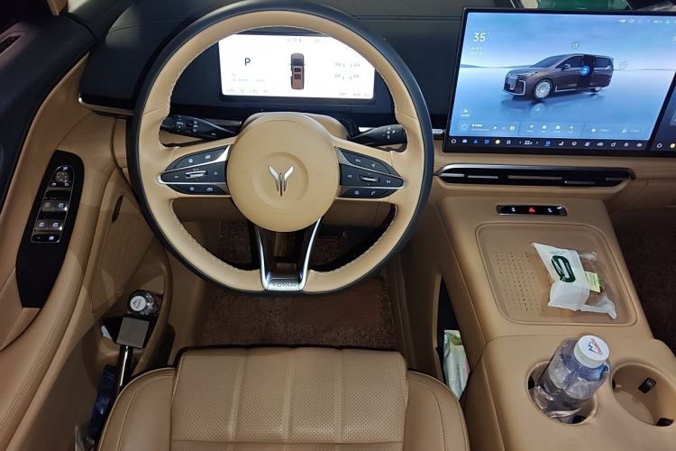 Used VOYAH Dream 2025 PHEV Four-Wheel Drive Excellence Kunpeng Edition Steering Wheel