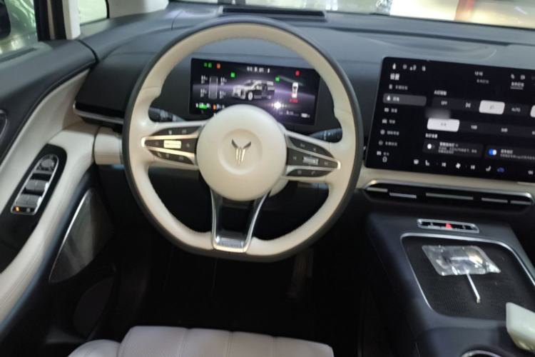 Used VOYAH Dream 2025 PHEV Four-Wheel-Drive Flagship Version – Qiankun Edition Steering Wheel
