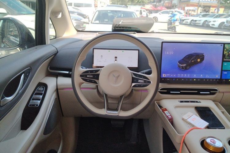 Used VOYAH Dream 2025 PHEV Four-Wheel Drive Prestige Kunpeng Edition Steering Wheel