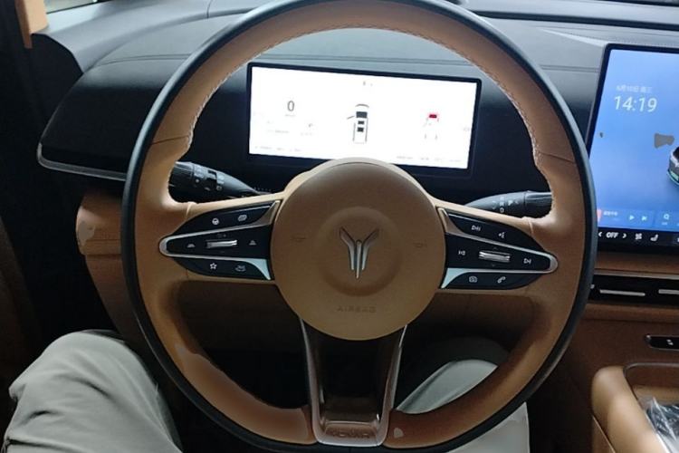Used VOYAH Dream 2025 PHEV Four-Wheel-Drive Flagship Kunpeng Edition Steering Wheel